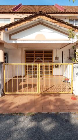 2-storey partially furnished terraced house for rent 1
