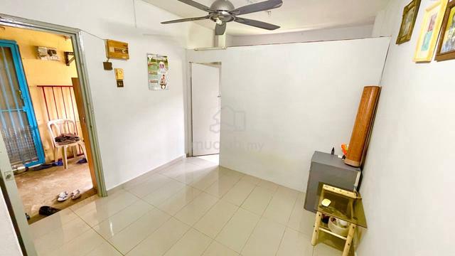 Flat Dato Ahmad Razali 1
