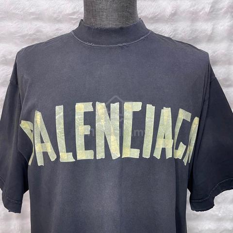 Balenciaga Taped Arched Graphic Logo Black Tee - photo 3 of 5