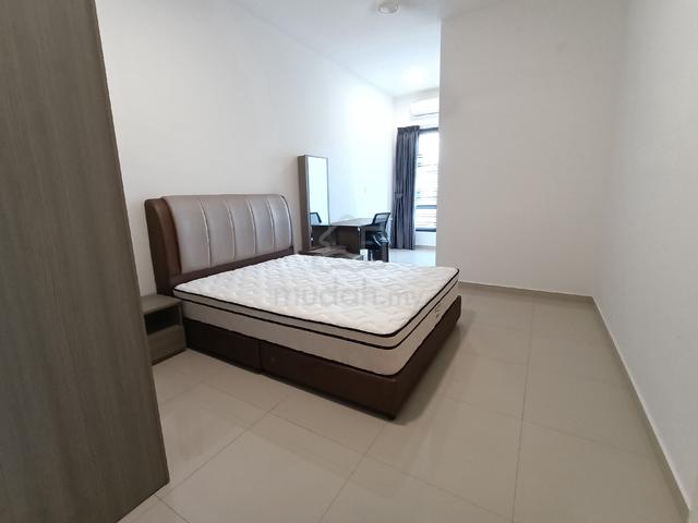 Medium room + own bathroom + free agent/lawyer fee 1