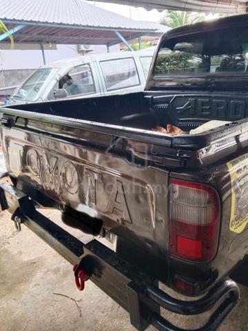 2004 Toyota HILUX 2.5 SR TURBO MY03 KDN190 (A) - 4