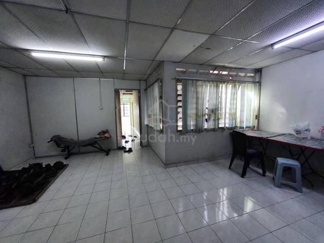 ros merah first floor shop for rent 1