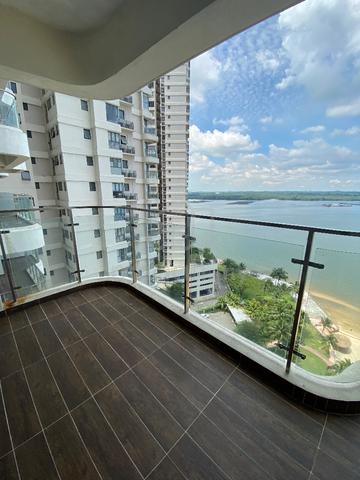 Balcony room (country garden danga bay)near CIQ for rent 1