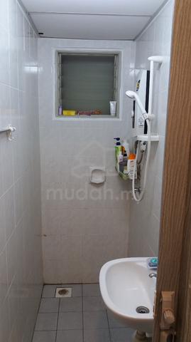 Single room at Kheng Tian Apartment 3