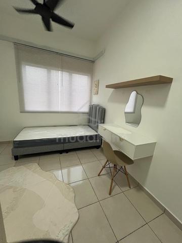 Middle Room 1