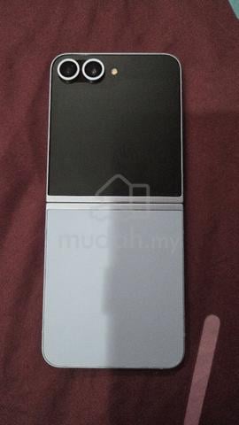 Samsung Flip 6 12GB RAM 512 GB ROM - photo 2 of 5