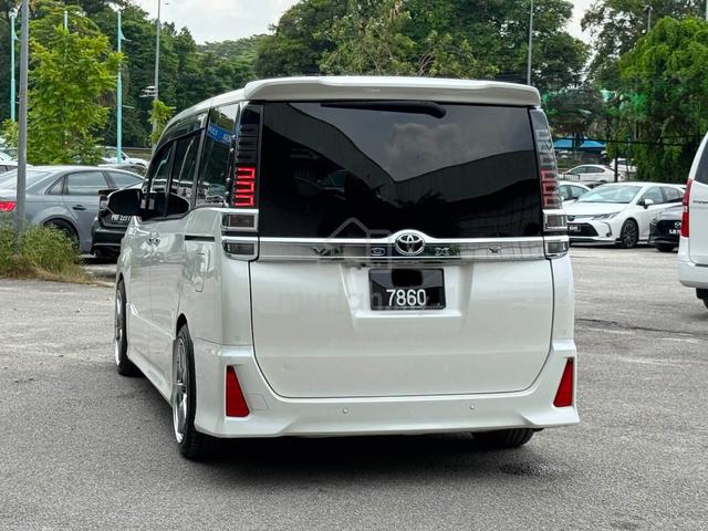 2021 Toyota VOXY 2.0 ZS KIRAMEKI III (A) - 4