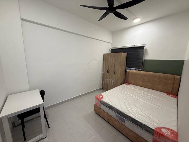 Middle Room for Rent at Old Klang Road — RM600, All Utilities Included 1