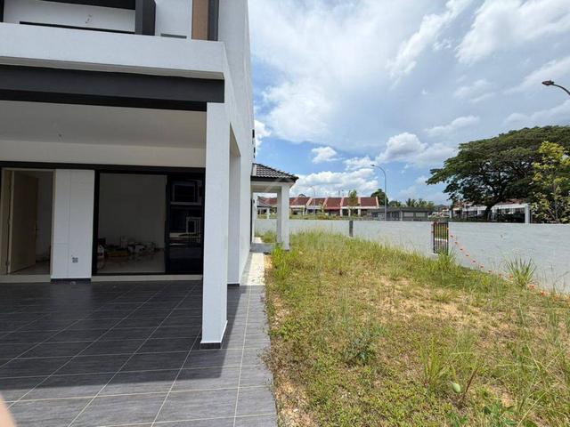 Seri Austin Bae New Unit Double Storey Corner 20ft extra land 双层排楼角头新区 1