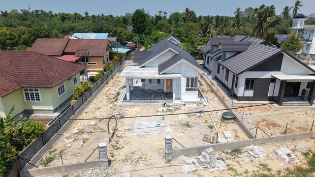 Banglow tanah luas ketereh 1
