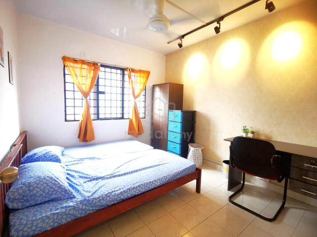 FREE 1 MONTH Female Medium Room Flora Damansara Near Empire Curve 1