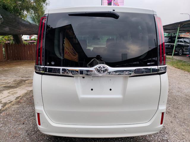 Toyota NOAH 2.0 X OFFER 8 YEARS WARRANTY - 4