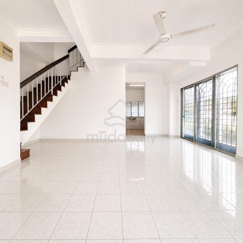 Taman Puchong Utama Corner Lot 2 Sty with Extra Big Land Good Cond 1