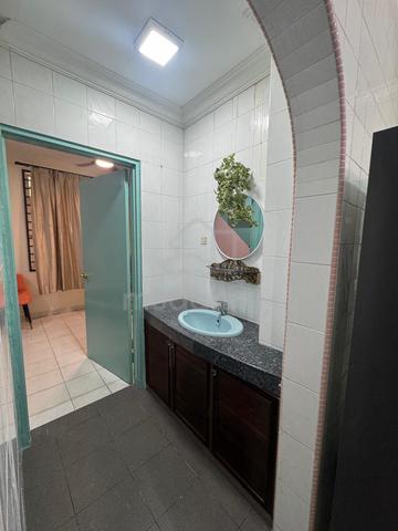 Taman Perling Jalan Layang Renovated 7 bed Semi-D House for Rent 1
