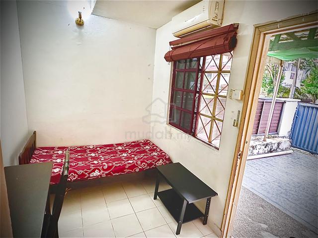 (Female) Wanita shj A/C + Tingkap (24x7 Sekuriti+Parkir+WiFi) MRT 1