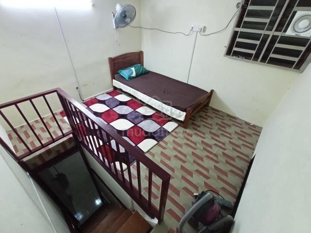 Bilik Bujang Lelaki 1