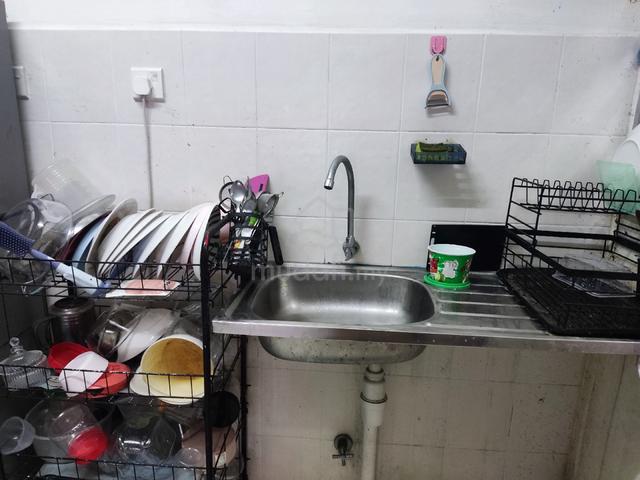 Medium room. Comes with parking and non sharing bathroom 4