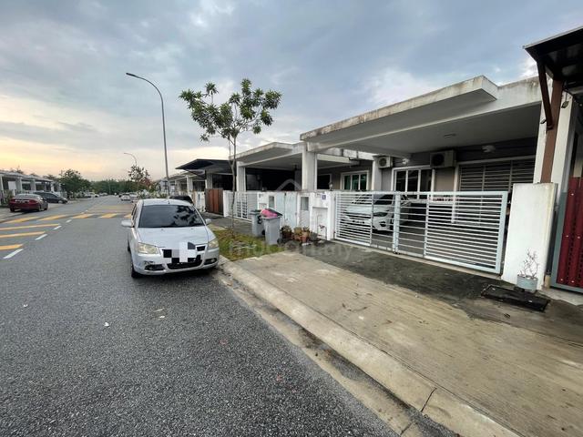 Spacious 4 Bedroom 1-Storey Terrace Taman Pinggiran Senawang 1