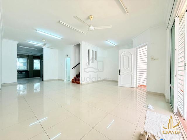 Setia Alam Anjung Sari 3-Storey House Basic Unit Good Condition 1