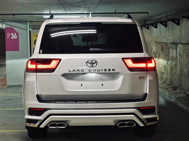 2024 LC300 Black Int Toyota LANDCRUISER 3.5 ZX - 4