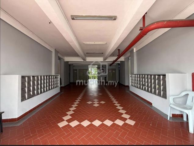 Avenue Court 1