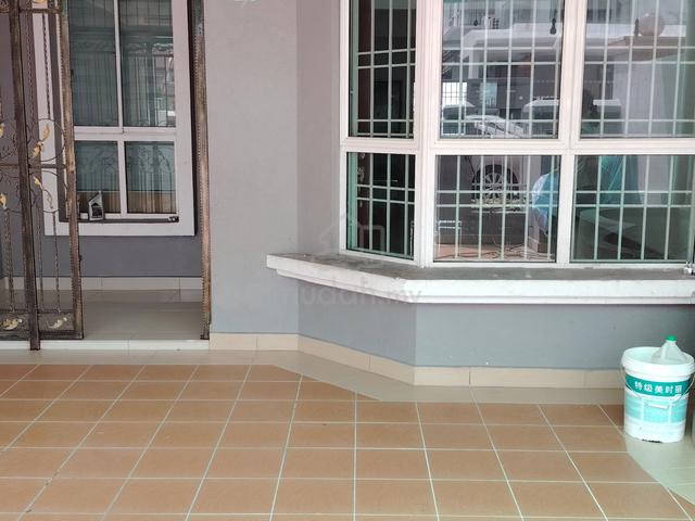 Bandar Tun Hussein Onn 2.5 storey terraced hse 6 rooms 4 bath rental 1
