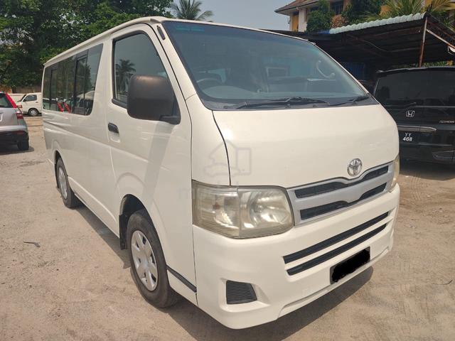2013 Toyota HIACE 2.5 (M) WINDOW VAN - 3