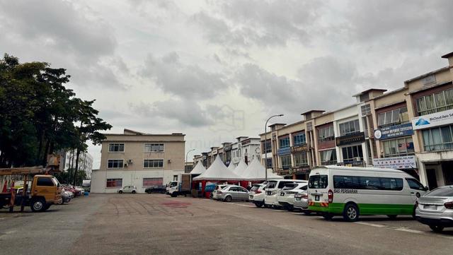 ROI 5% Mount Austin Perdana 3 Storey Shop For Sale 1