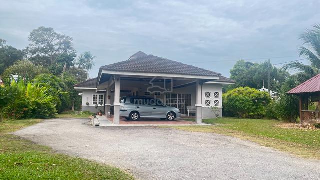 Banglo unit Kg Parit Keroma, along Jalan Temenggong Ahmad Muar 1