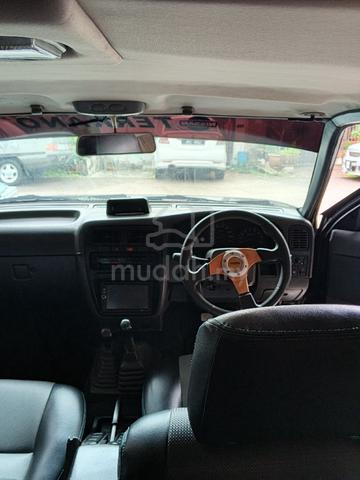 1997 Nissan TERRANO 2.4 (M) - 2