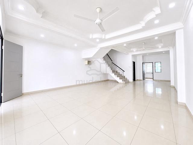 Full Loan , 3 Storey 5+1room 5bath , Taman Aman Permai Bangi 1
