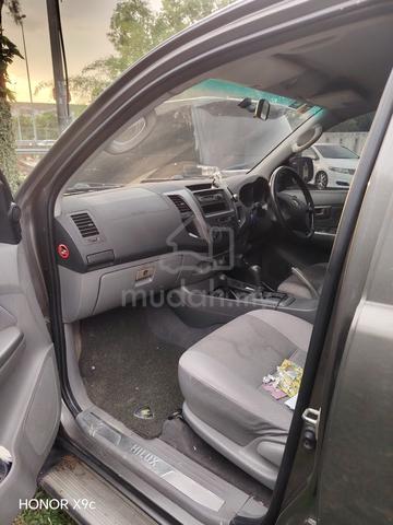 2011 Toyota HILUX 2.5 G FACELIFT (A) - 3
