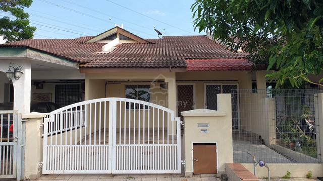 Selangor Sepang Leasehold 1-Storey Terraced House For Sale 1