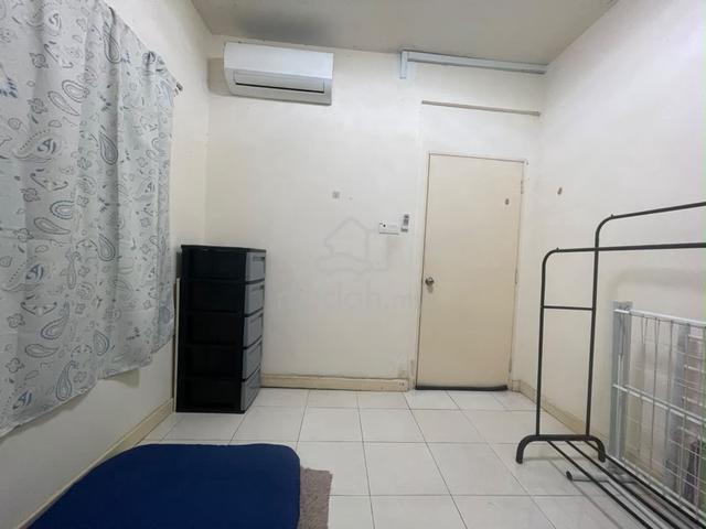 Female only room with 1 roof carpark 1