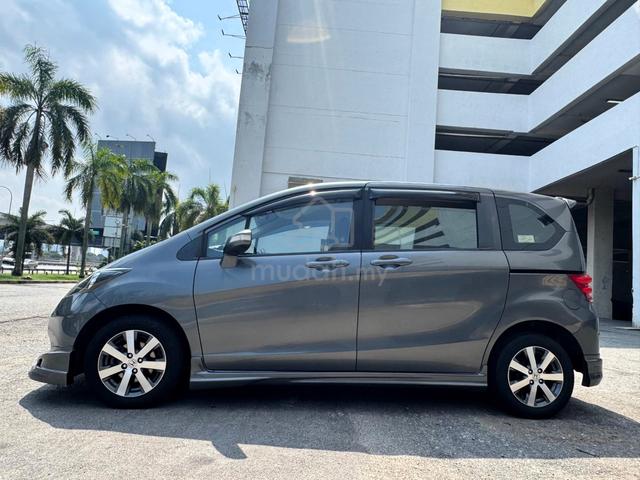 2011 Honda FREED 1.5 E MPV 7ST / 2 PWR DOOR / RCAM - 2