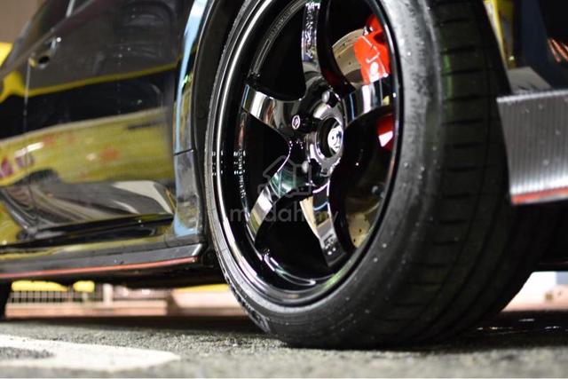 rim 18 ORI RAYS 57CR MADE IN JAPAN TYPE-R FK8  FL5 - photo 3 of 5