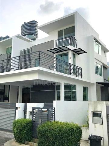 Gated & guarded, newly renovated & furnished at good location! 1