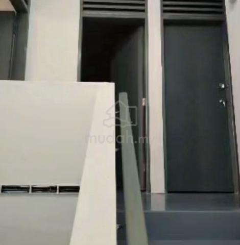 Cozy Female Room in PJ | Wifi & Utilities Included 1