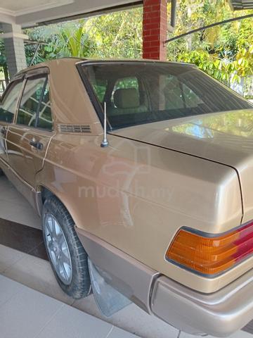 1987 Mercedes Benz 190E 2.0 (A) - 4