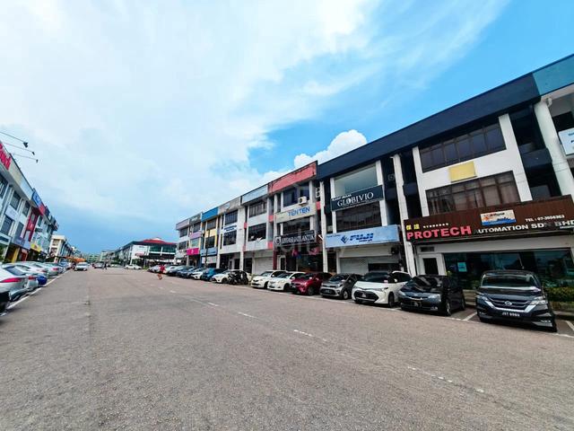 Taman Molek 3 Adjoin Corner Lot 8480sqft 1