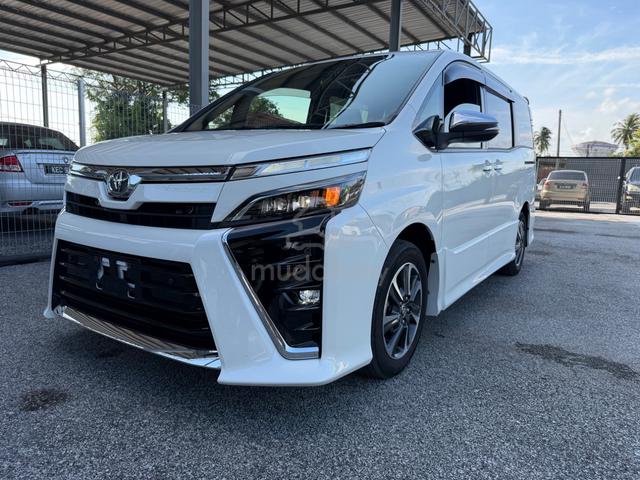 TOYOYA VOXY ZS Kirameki III 2.0 (A) LIKE NEW - 1