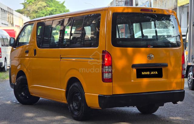 Toyota Hiace KDH200 2.5 Diesel Window Van - 2