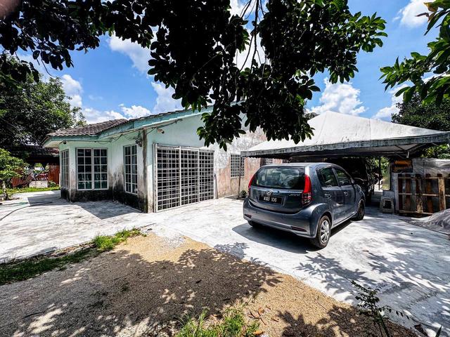 FREEHOLD Corner Lot Bungalow SingleStorey Taman Indah Jaya Hulu Langat 1