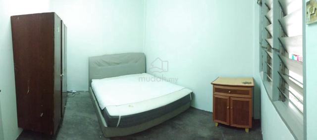 1 medium room for Working/student- Female only 1