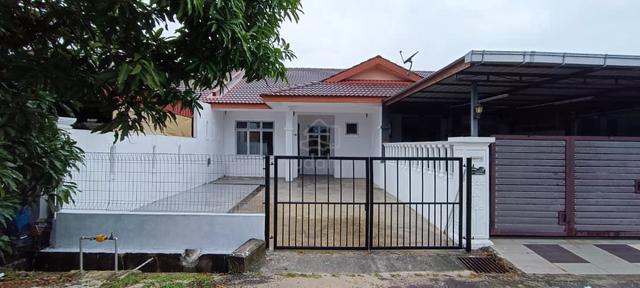 Tiara Perdana, Simpang Renggam, single storey, renovated, full loan 1