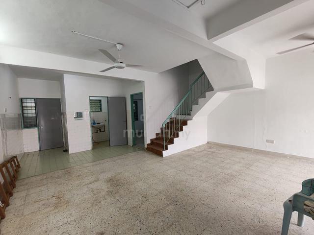 2 Storey House, Taman Lembah Maju,太子园，双层排屋出售 1