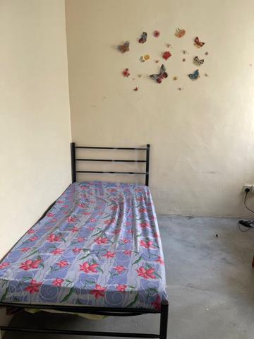 Room for rent for Female at Pangsapuri Juru Setia 1