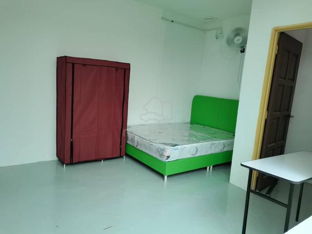 Bilik Sewa Lelaki Larkin Indah Near CIQ (shoplot) 1