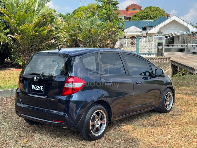 2013 Honda JAZZ 1.5 FACELIFT (A) - 2