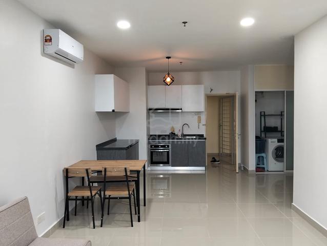 E Suite-Designer Suites @ Emerald Avenue 1
